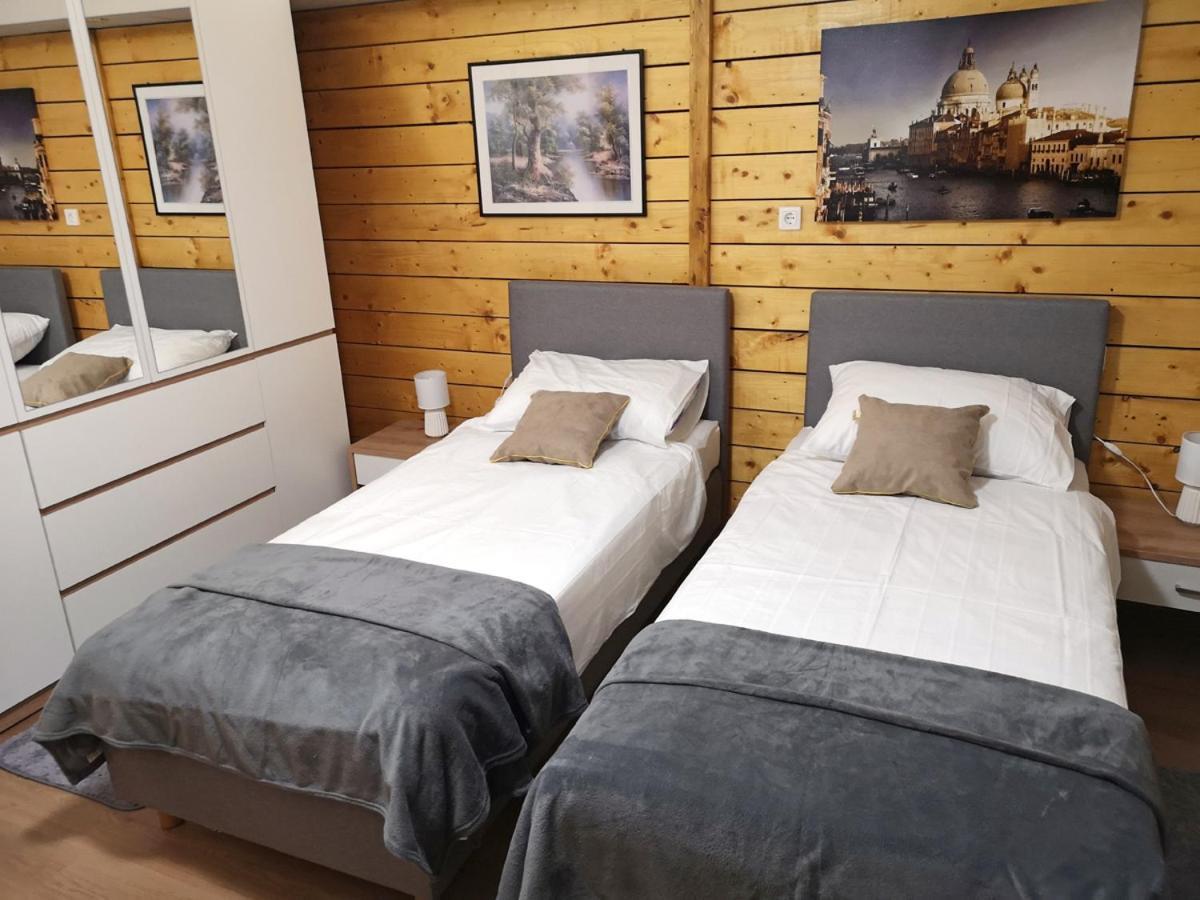 Sobe Marija Varazdin, Hrascica Bagian luar foto