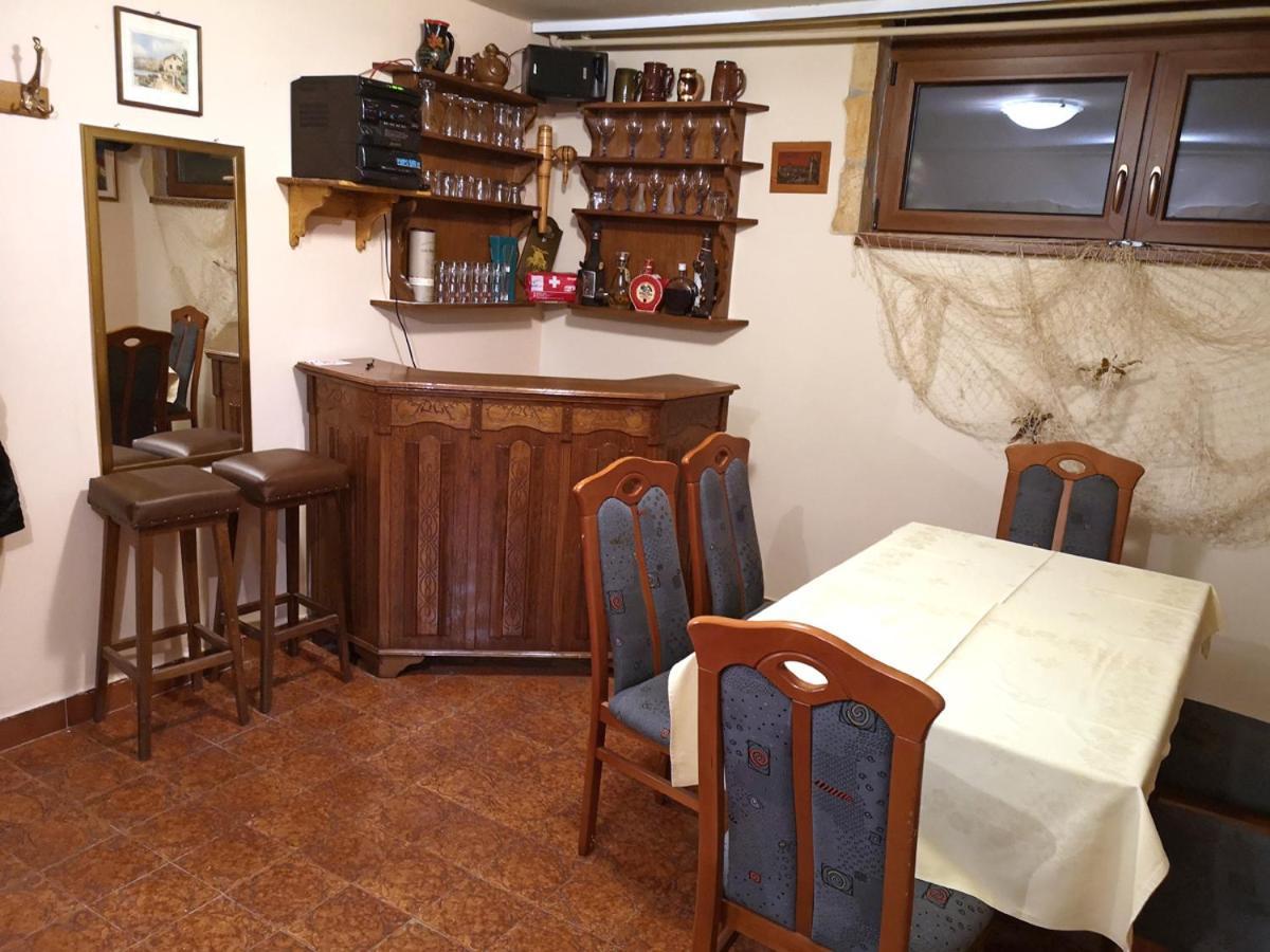 Sobe Marija Varazdin, Hrascica Bagian luar foto